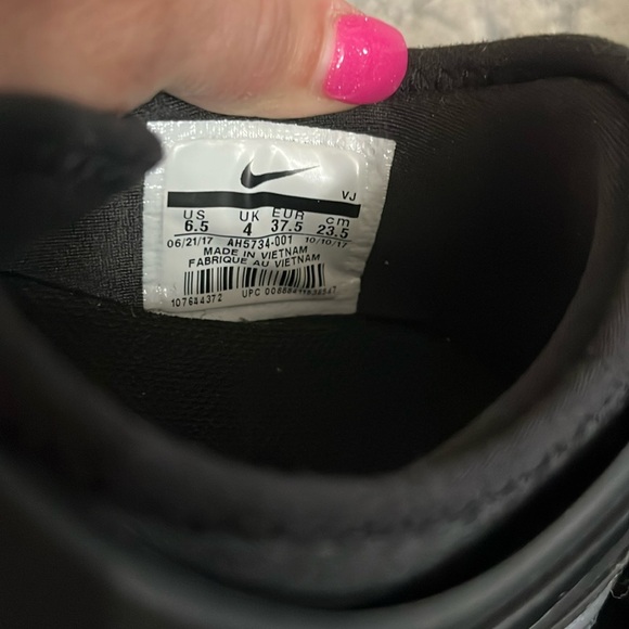 Nike Free TR 7 Selfie Training lace up sneakers black chrome Size 6.5 - Picture 16 of 17